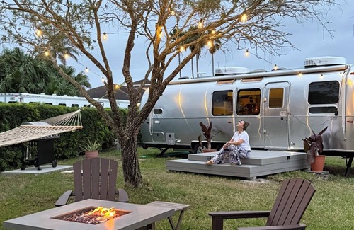 Vero Beach Cabin | Serene Lakeside Camper Retreat