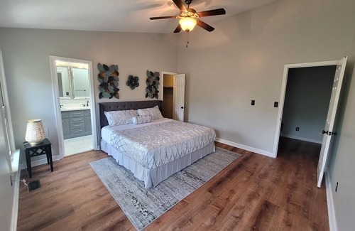 Calverton House | Serene, luxurious & cozy townhome with gym in quiet neighborhood near amenities!