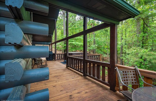 Broken Bow Cabin | Serene Luxury cabin for Families/Couples! Mins away from lakes/activities
