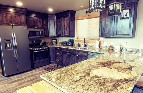 Duck Creek Village Cabin | SERENE MEADOWn3bdrm BEAUTIFUL/RELAXING CABIN RIGHT IN THE MEADOW OF DUCKCREEK.