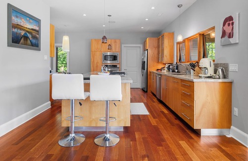 Hammonds Plains Villa | Serene modern Lakehouse on Golf Course