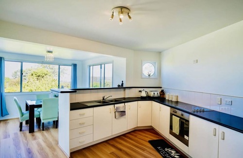Eagle Heights House | Serene Mountainview Retreat Tamborine Mountain