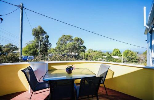 Eagle Heights Apartment | Serene Mountain Cabin Retreat Tamborine Mountain