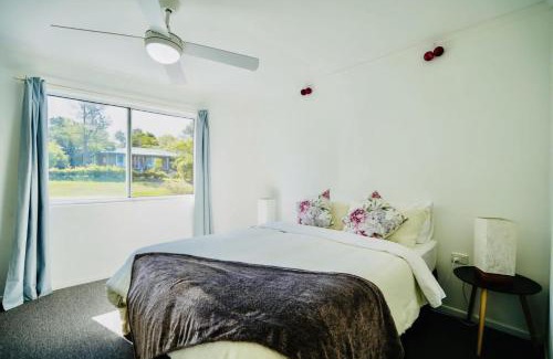 Eagle Heights Apartment | Serene Mountain Cabin Retreat Tamborine Mountain