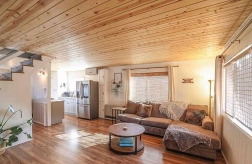 Big Bear Cabin | Serene Mountain Cabin Perfect 4 Relaxation & Adventure Private Office huge yard
