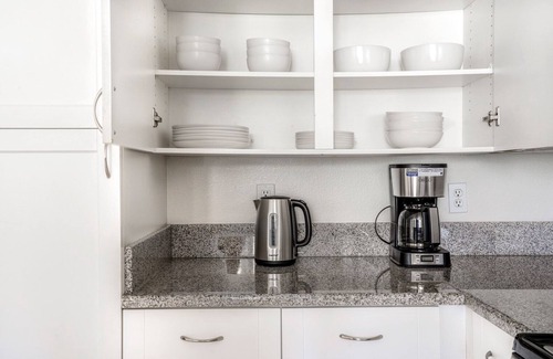 Central San Mateo Apartment | Serene Mountain View 1BR w/W/D, A/C & Lounge, nr Highways, by Blueground