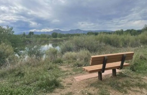 Niwot Condo | Serene Niwot Condo 10 minutes from Boulder, CO, with Fireplace!