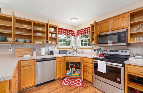 Raymore House | ⭐️ Serene Oasis ✅ 3 King Beds ✅ Fast Wifi ✅ Free Parking