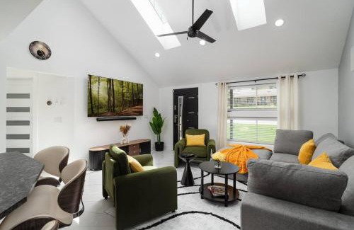 Rockford House | Serene Oasis Near Rock River