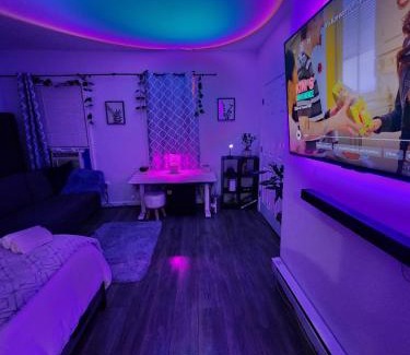 Ampere House | Serene Oasis Suite with private bathroom