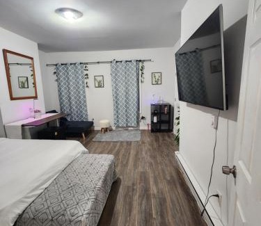 Ampere House | Serene Oasis Suite with private bathroom
