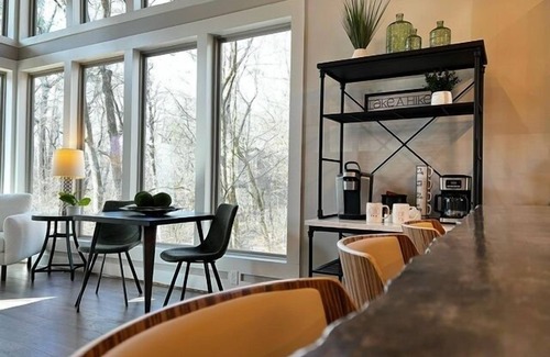 Broken Bow Cabin | SERENE ON THE STREAM is a modern luxury cabin that overlooks a soothing, flowing