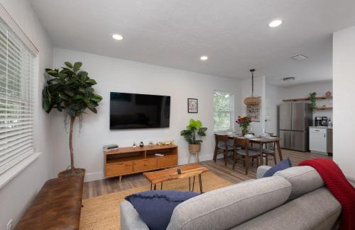 Gainesville House | Serene Place - Walk to UF - Free Parking