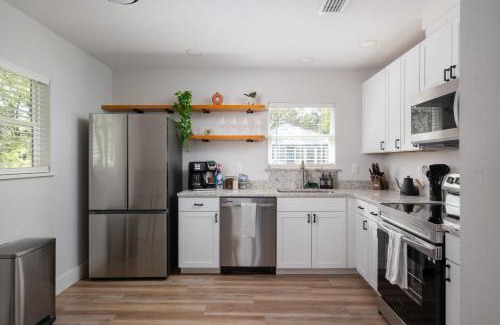 Gainesville House | Serene Place - Walk to UF - Free Parking
