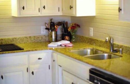 Lowell Cottage | Serene & Private Lakefront Cabin- Beaver Lake Northwest Arkansas