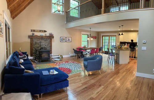 Sparrow Bush House | Serene Ranch near the Delaware river w/ping pong, yoga, fire pit, pool...