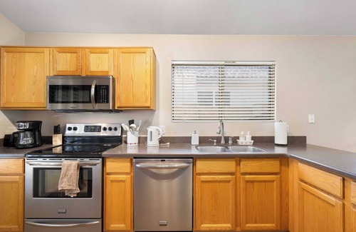 Deer Valley House | Serene Retreat: Charming Home on N 37th Ln Perfect for Relaxing Getaways #41688
