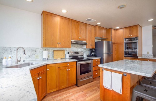 Kaweah House | Serene Riverfront Home · Private River Access – Just 150 Yards Away