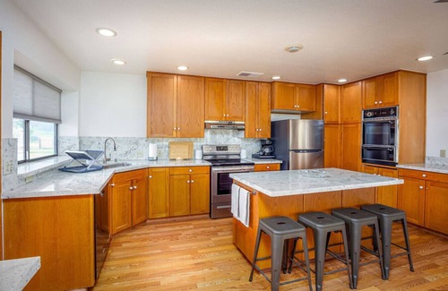Kaweah House | Serene Riverfront Home · Private River Access – Just 150 Yards Away