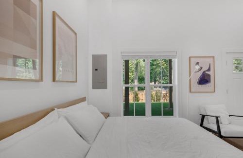 Annandale House | Serene Scandanavian Loft Suite