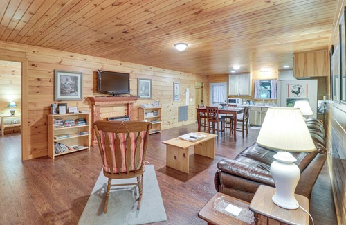 Fort Payne Cabin | Serene & Secluded Alabama Cabin w/Covered Deck!