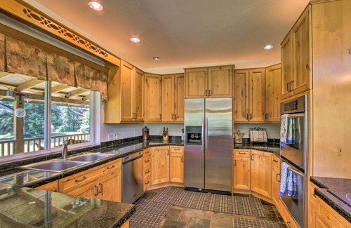 South Bend House | Serene South Bend Family Escape; Dogs Welcome