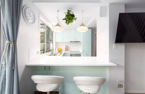 Southport House | Serene Southport Getaway/Walk to Beach/Shops
