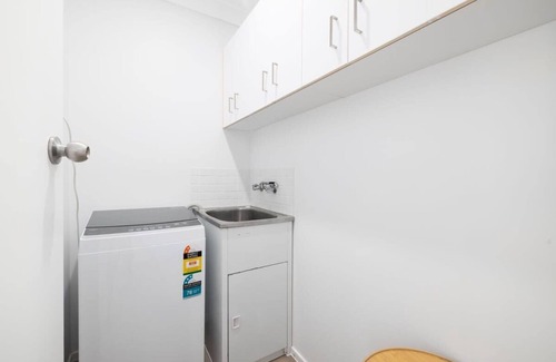 Southport House | Serene Southport Getaway/Walk to Beach/Shops