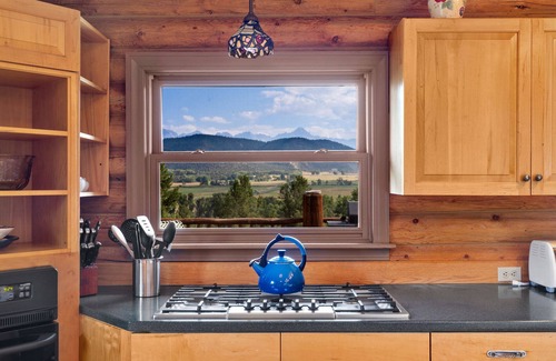 Pleasant Valley House | Serene Spacious Log Home | San Juan Mountain Views | Pet-Friendly