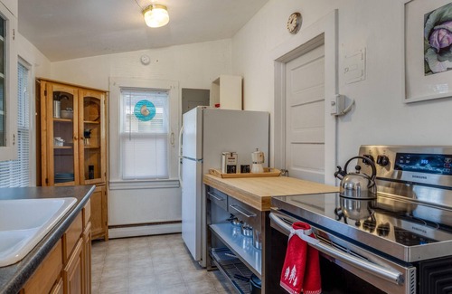 Croom Cottage | Serene spot, West River dock, sunsets, the Bay, only 40 min from Alexandria, DC.