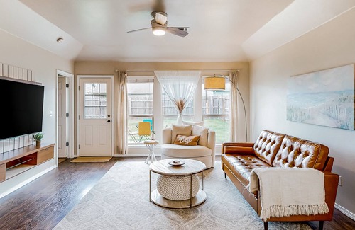 Broken Arrow House | Serene Stay | House in Broken Arrow with full kitchen, central AC, & W/D