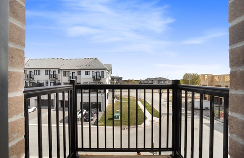 Pickering House | Serene Stays - Pickering (5 Beds, 2.5 Baths, 4 Parking)