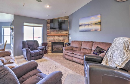 Sterling House | Serene Sterling Getaway, Near Palisade State Park!
