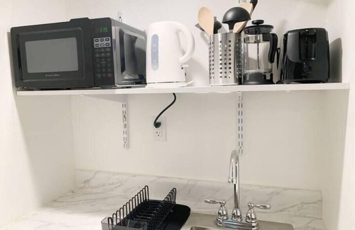 Weequahic Apartment | Serene Studio Close to Hospital Near EWR Airport