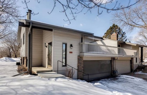 Eden Prairie House | Serene & stylish living space.nn
