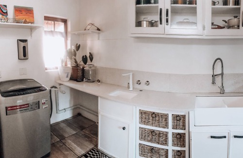 Faerie Glen House | Serene Thatched Roof Retreat in Faerie Glen, Pretoria