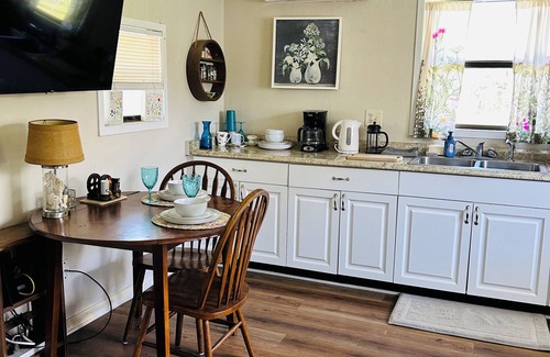 Fish Hawk House | Serene Tiny Home on Farm in Lithia Overlooks Green Space