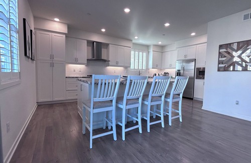 Irvine House | Serene Townhome at The Pools/3b3.5b 3 Balconies with WiFi, AC in lovely Irvine