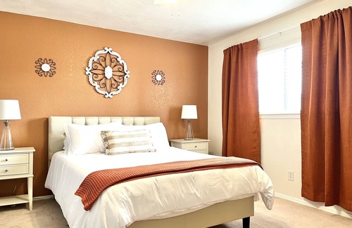 El Paso House | Serene Townhome with Mountain Viewnn