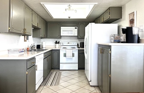 El Paso House | Serene Townhome with Mountain Viewnn