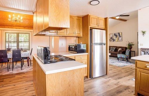 Trenton House | Serene Trenton Home w/Pool & Mountain Views!
