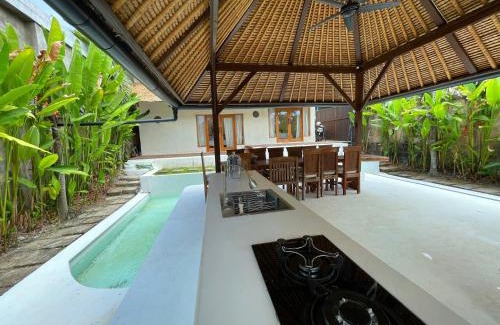 Berawa House | Serene Tropical Oasis 2BR Private Pool Villa Canggu's Heart
