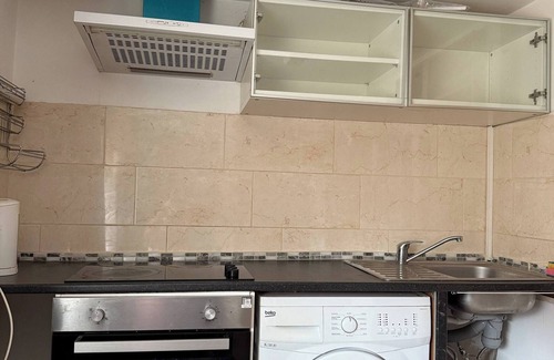 Brunel Apartment | Serene Uxbridge Retreat with Central Heating & Free Parking