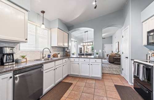 Dove Mountain House | Serene Vacation Home - Trails, Golf & Dining!