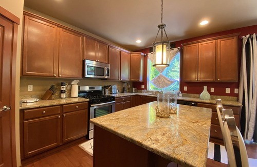 Mill Creek House | SERENE VILLA: Romantic get-away while WFH