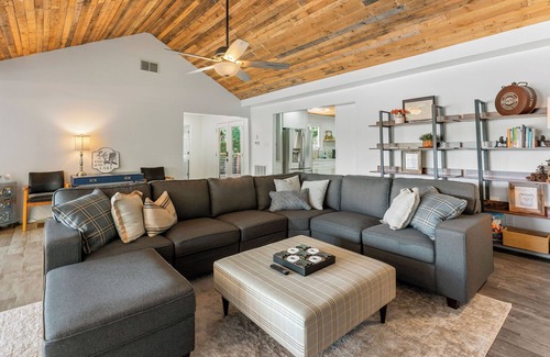 Covington House | Serene Waterfront Home @ Jackson Lake Escape