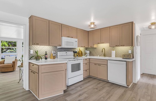Englewood South House | Serene Waterfront Lakehouse w/Game Room + 4 Bikes