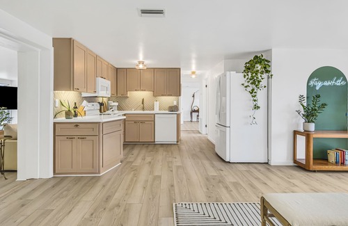 Englewood South House | Serene Waterfront Lakehouse w/Game Room + 4 Bikes