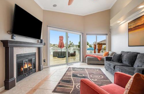 Discovery Bay House | Serene Waterside Retreat