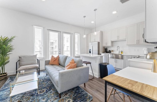 Highland Apartment | Serene West Downtown Studio w Washer Dryer